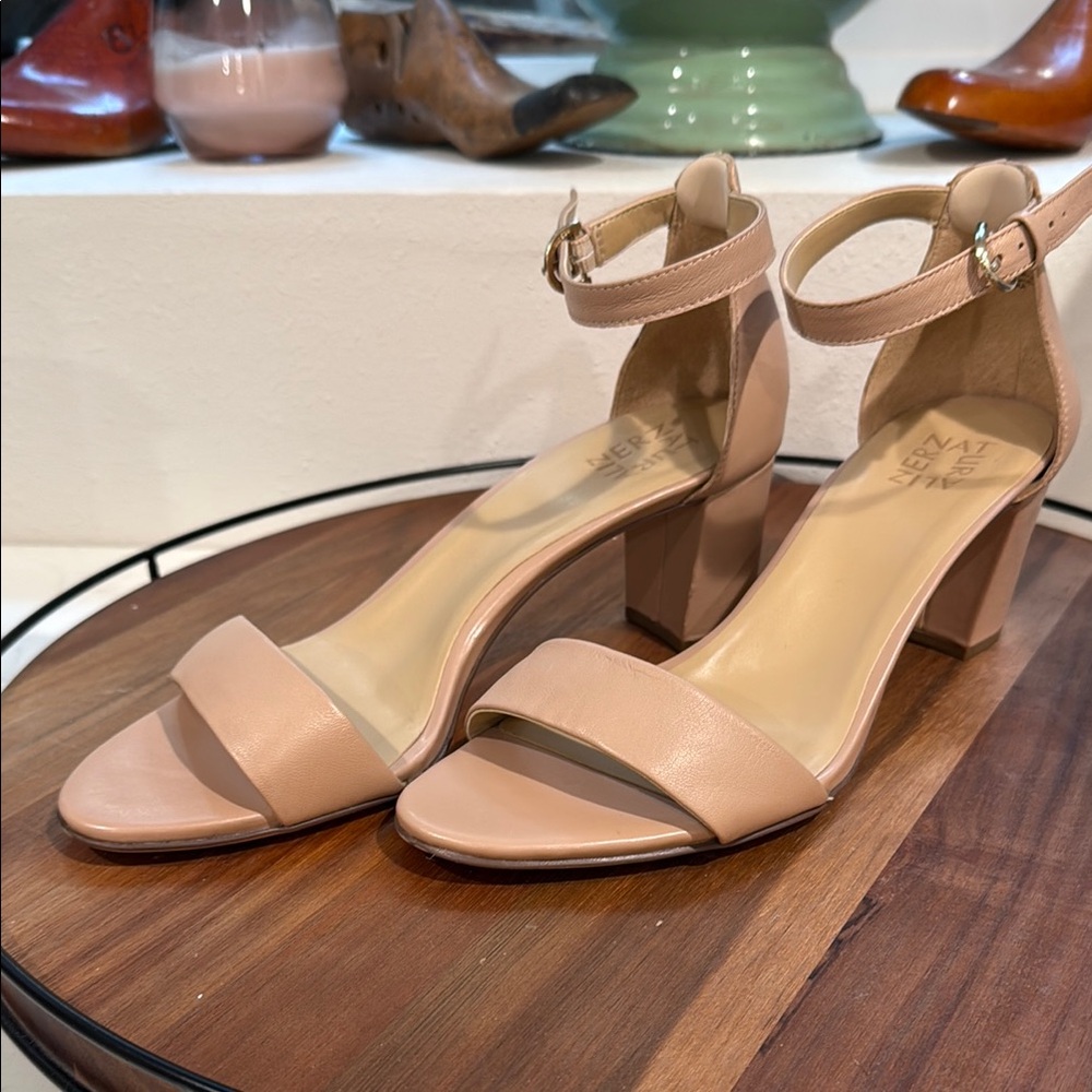 Naturalizer Tan Heels Classic Block Sandals
